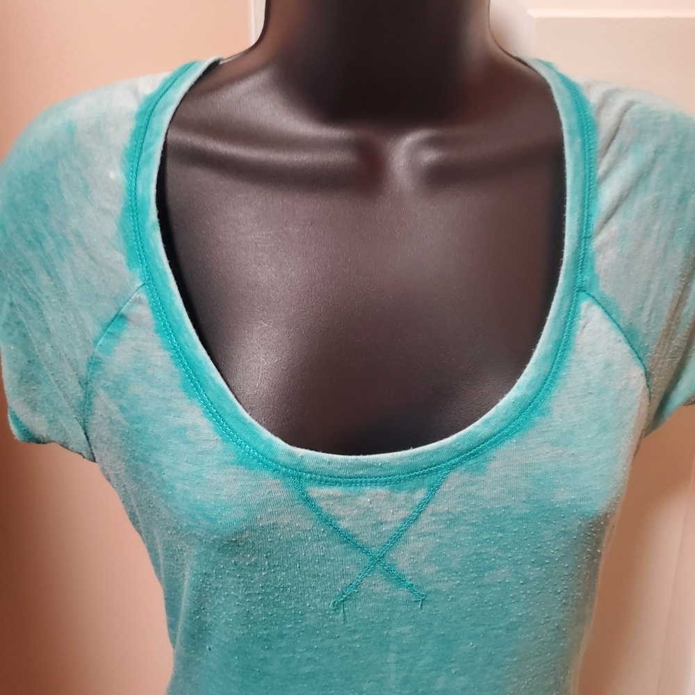 GUESS Distressed T-shirt - Picture 2 of 15